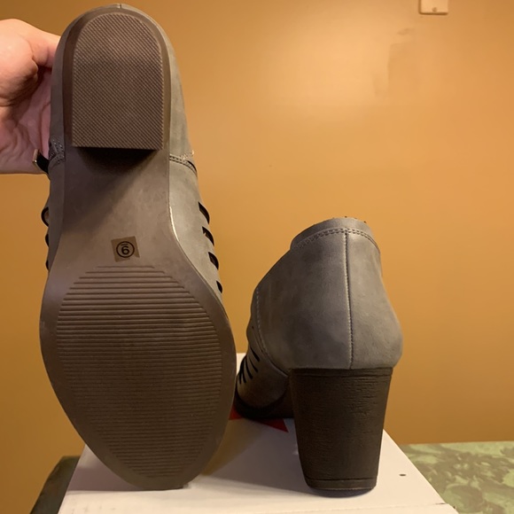 Heels - Picture 3 of 7